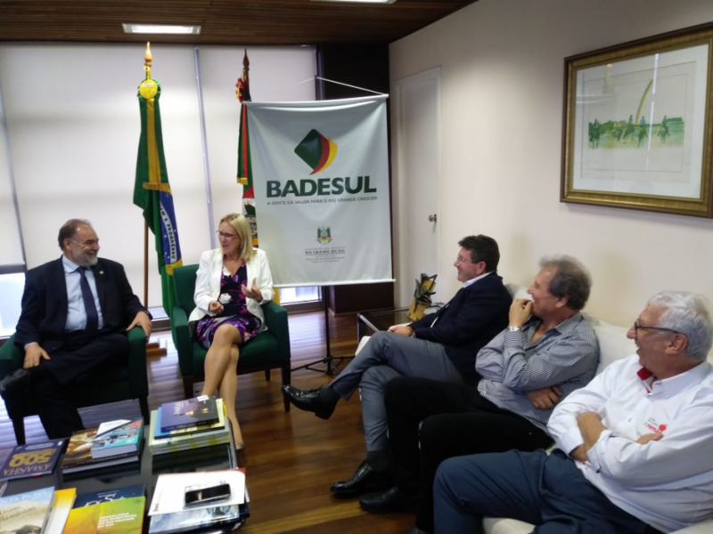 prefeito-e-representantes-da-x-femaca-buscam-recursos-em-porto-alegre