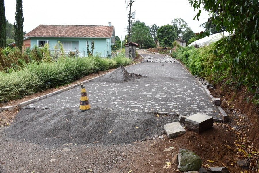 iniciou-pavimentacao-em-estrada-de-monte-berico