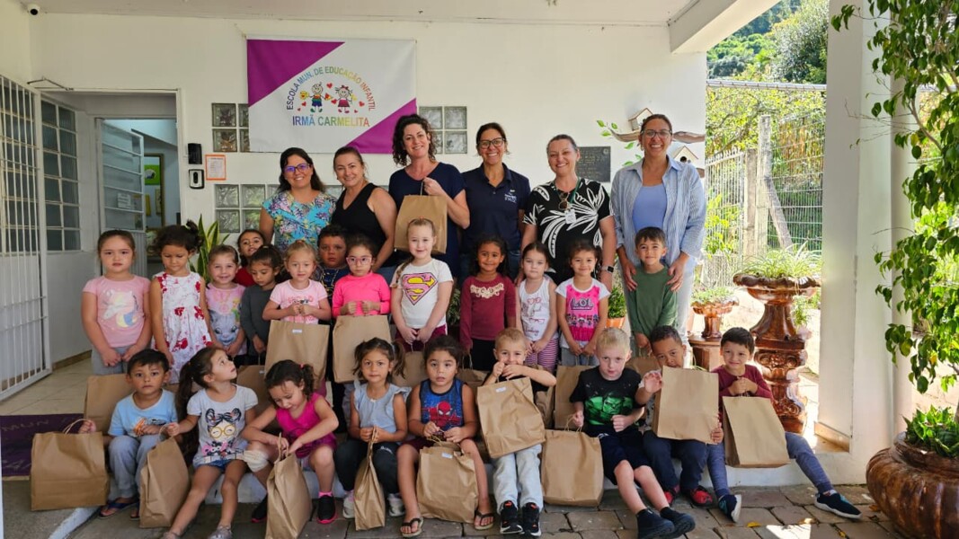 educacao-faz-entrega-de-kits-de-material-escolar-na-rede-municipal