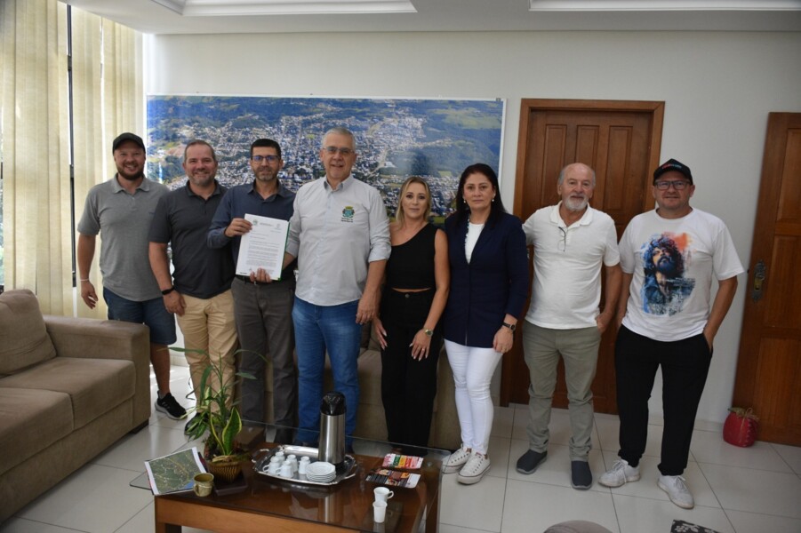 prefeito-recebe-representantes-de-deputados-e-debate-demandas