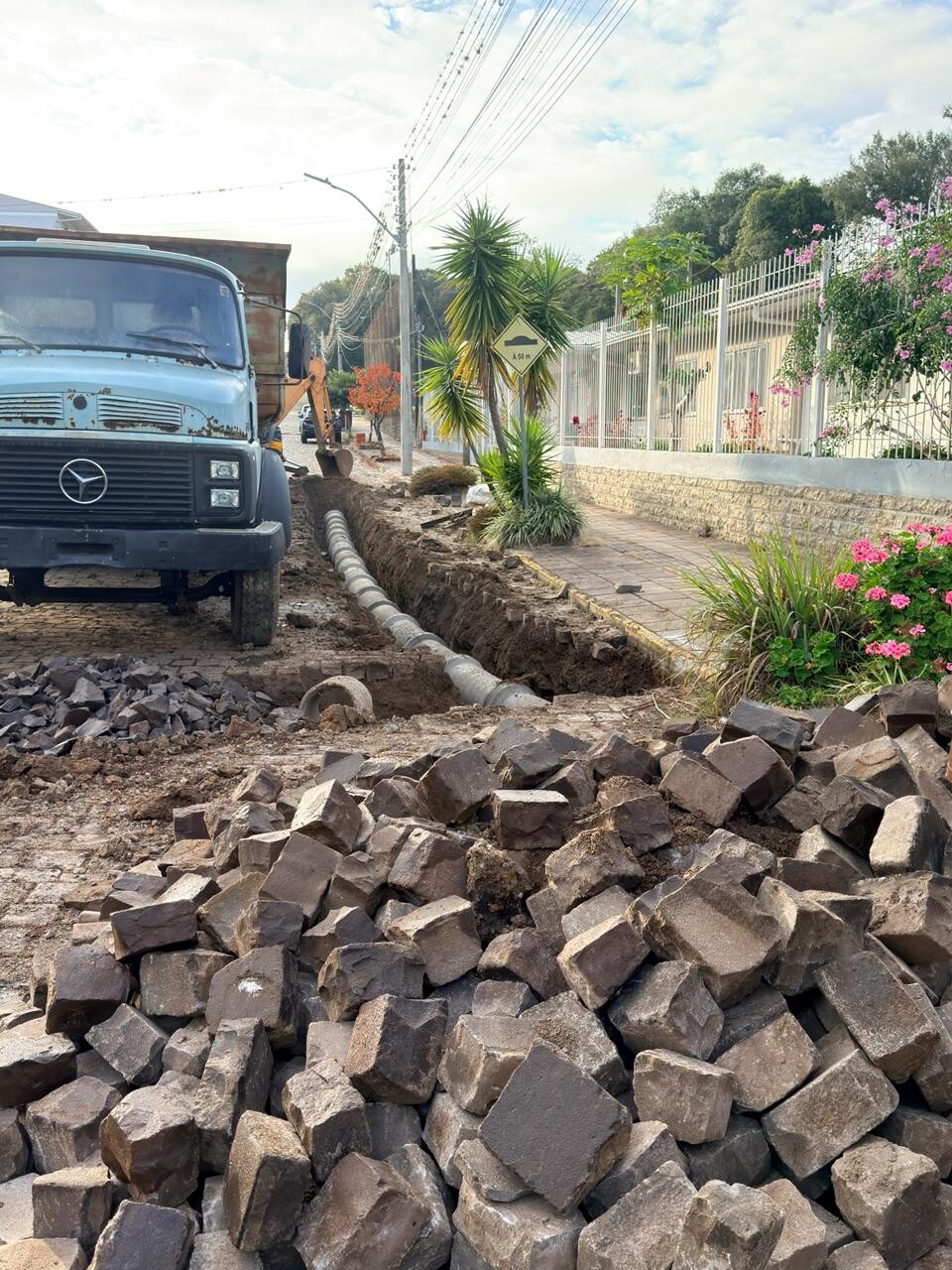 obra-de-drenagem-e-realizada-no-bairro-sao-pelegrino