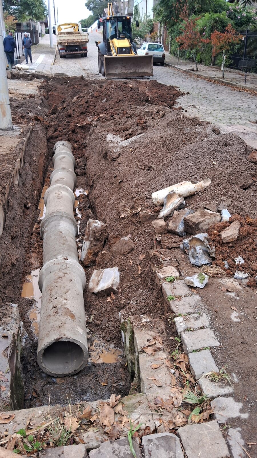 secretaria-de-infraestrutura-realiza-manutencao-em-rede-de-drenagem-no-bairro-femaca