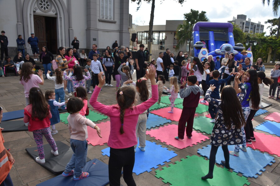 semana-municipal-do-brincar-encerra-com-tarde-de-integracao-na-praca