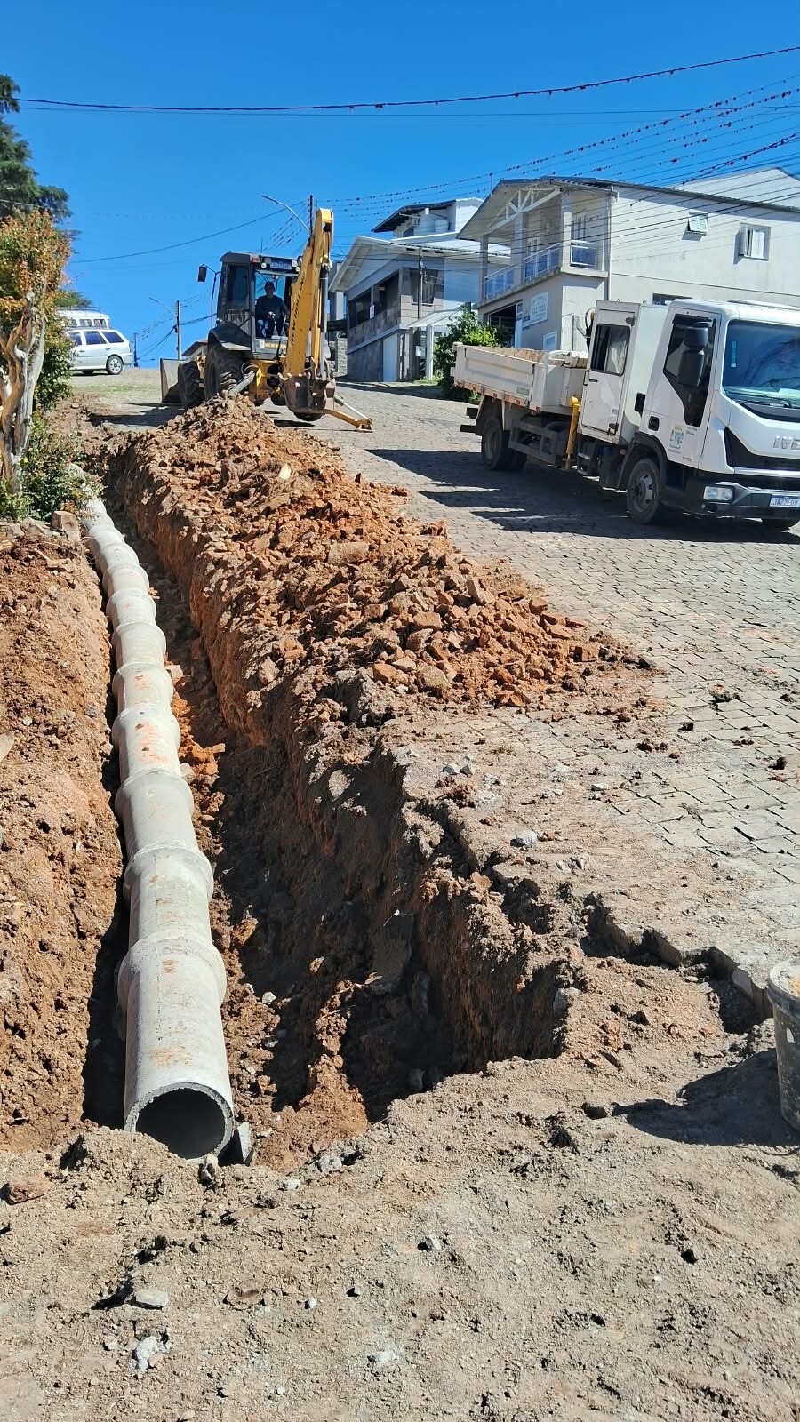 infraestrutura-realiza-conserto-de-tubulacao-no-bairro-femaca