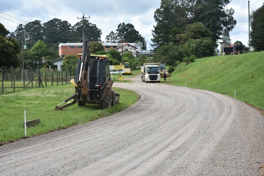 estrada-velha-da-vacaria-recebe-preparacao-para-asfaltamento