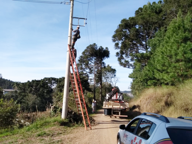 mais-comunidades-recebem-fibra-optica